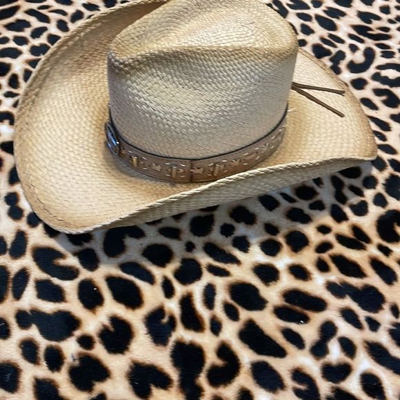 •BULLHIDE•REAL COWGIRL HAT. Excellent condition leather belt strap detai… - Picture 5 of 13